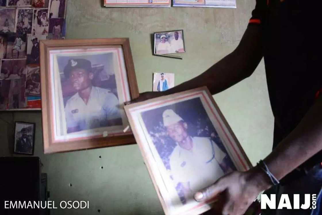 Kalli hotunan iyalan dan sanda da aka kashe a fashin Offa inda suka shiga halin kunci Kalli hotunan iyalan dan sanda da aka kashe a fashin Offa inda suka shiga halin kunci