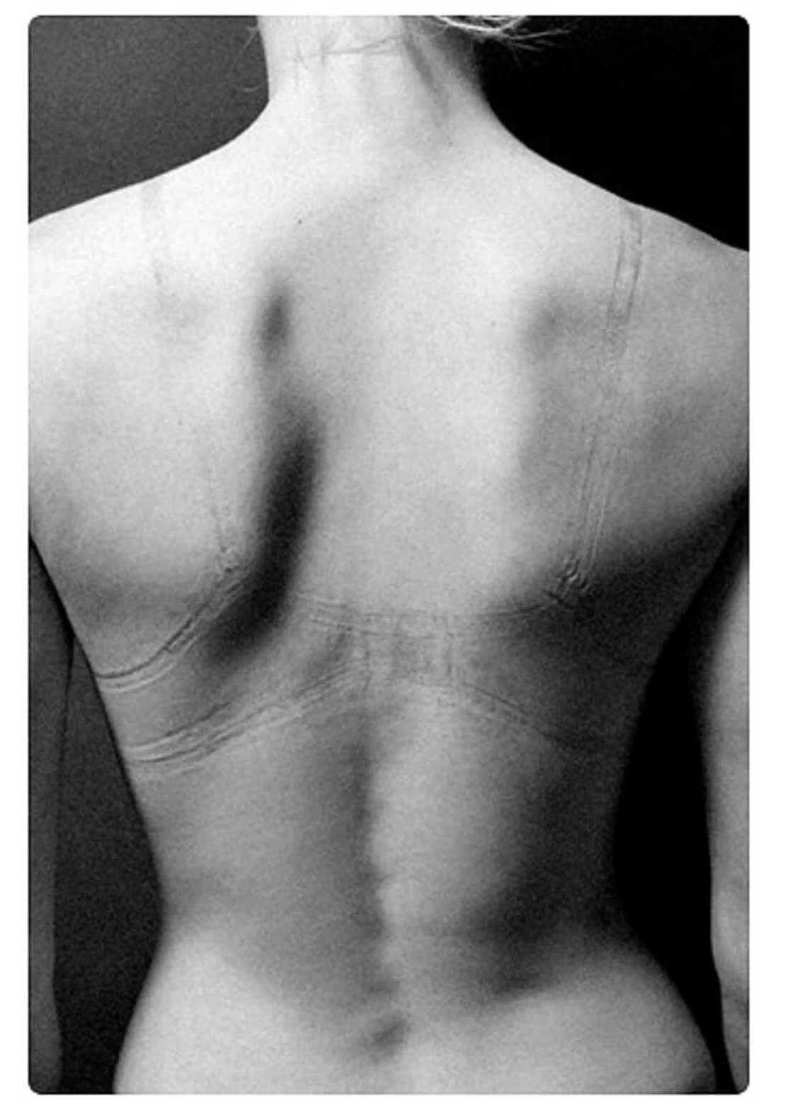 Kaico: Kalli hotunan yadda Mata suke illata cikinsu da sunan ado don burge Maza Kaico: Kalli hotunan yadda Mata suke illata cikinsu da sunan ado don burge Maza