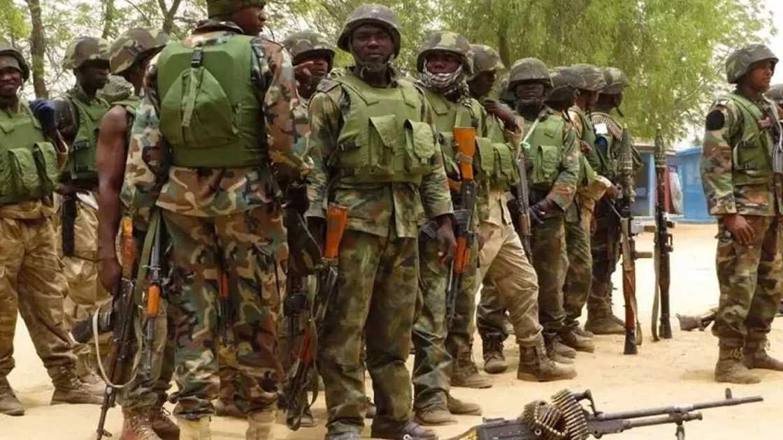 Shugaban Hafsun Soja yayi wasu canje-canje a Rundunar Sojojin Kasa Shugaban Hafsun Soja yayi wasu canje-canje a Rundunar Sojojin Kasa