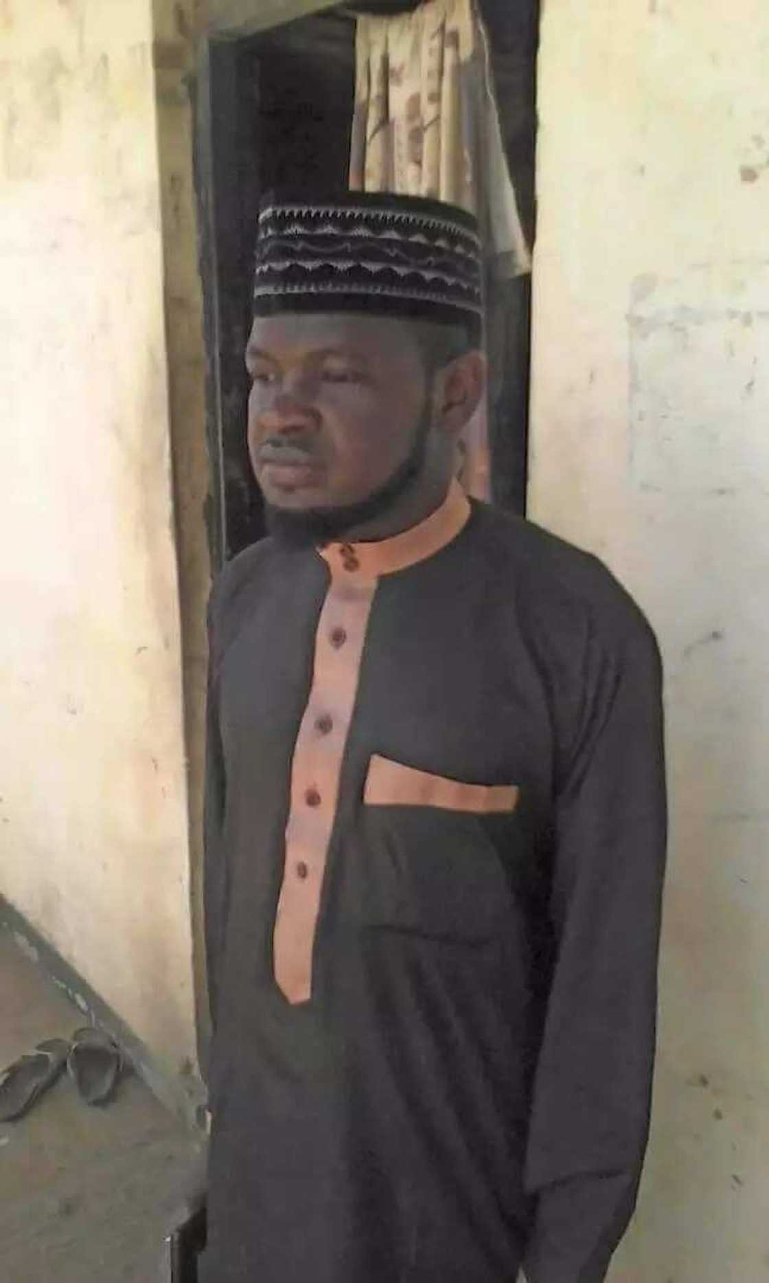 Wani Dalibi makaho Dan baiwa da yayi karatu a Jami’ar Ahmadu Bello ta Zariya Wani Dalibi makaho Dan baiwa da yayi karatu a Jami’ar Ahmadu Bello ta Zariya