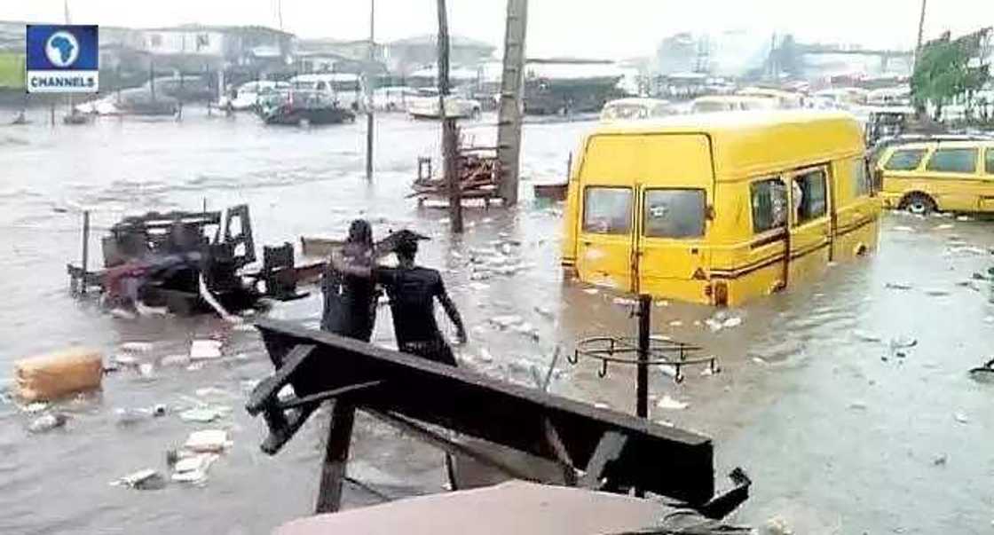 Flood hits Lagos, after early morning downpour Flood hits Lagos, after early morning downpour