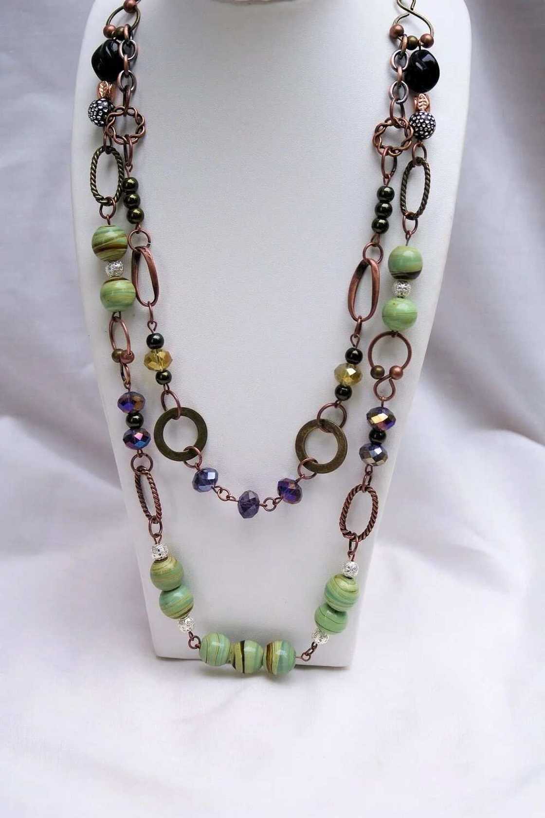 Chain and beads necklace