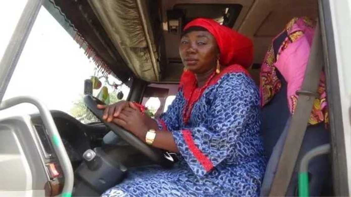 Halima daya daga cikin direbobin manyan motan Dangote Halima daya daga cikin direbobin manyan motan Dangote