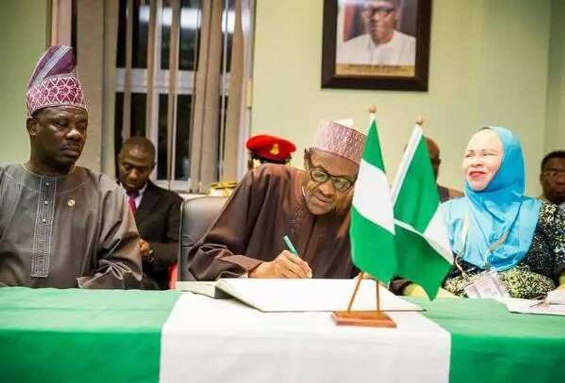 PHOTOS: Buhari Meets Nigerians In South Africa