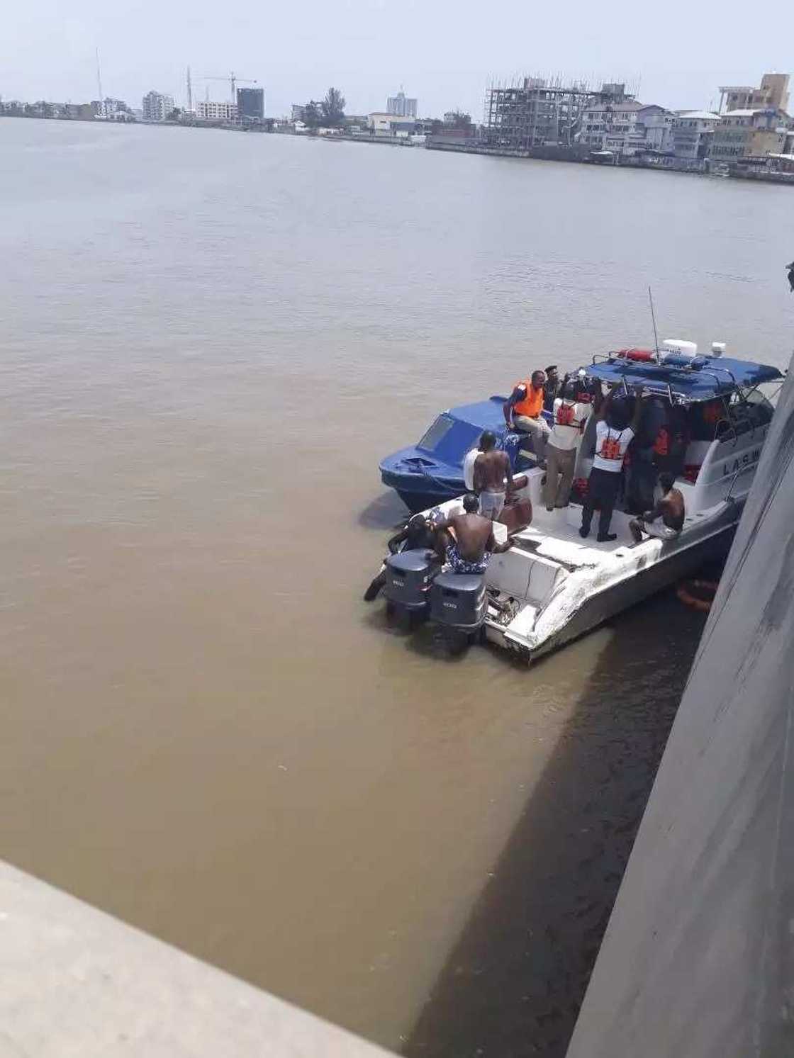 Wani mutum ya tsunduma a cikin tekun jihar Legas Wani mutum ya tsunduma a cikin tekun jihar Legas