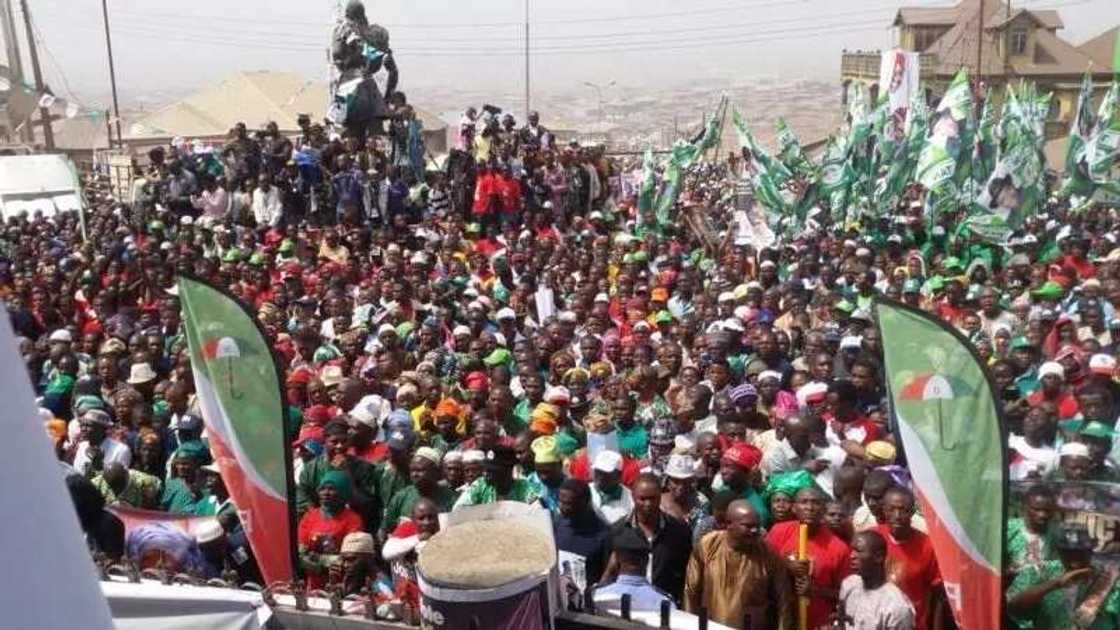 Hodijan! Jakadan Najeriya ya bar APC saboda sabani da gwamnansa Hodijan! Jakadan Najeriya ya bar APC saboda sabani da gwamnansa