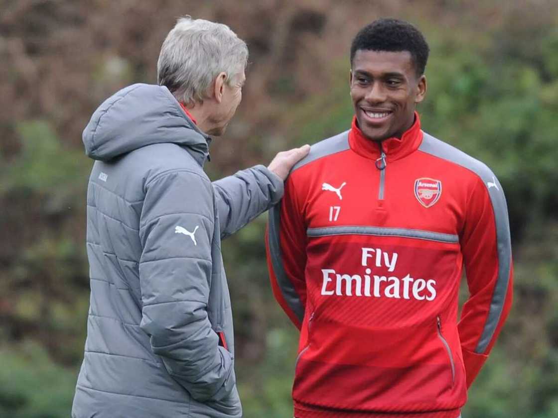 Dalilin da yasa Alex Iwobi ya zabi bugawa Najeriya kwallon kafa - Wenger Dalilin da yasa Alex Iwobi ya zabi bugawa Najeriya kwallon kafa - Wenger