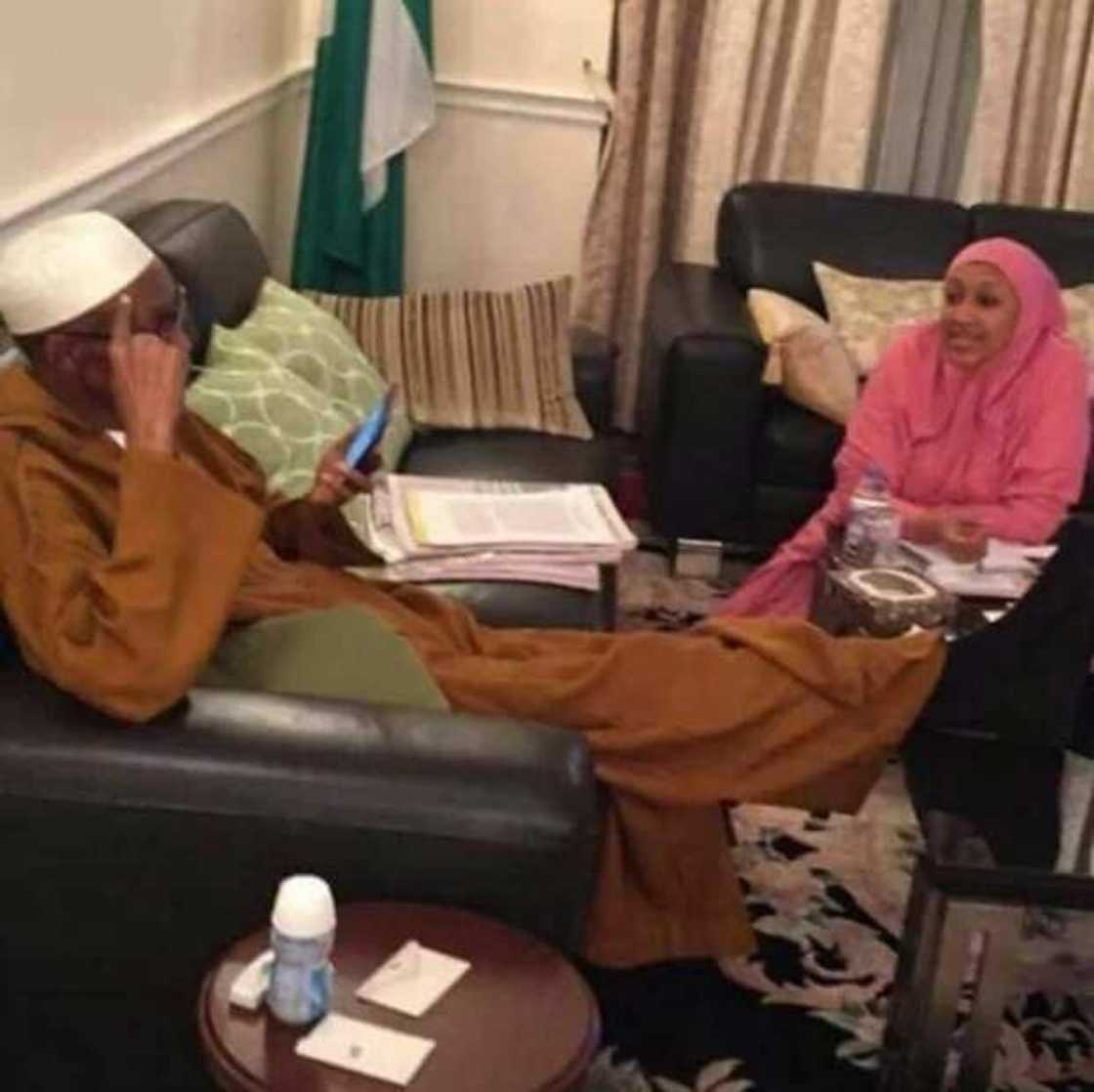 Photo of Buhari and his daughter in London emerges Photo of Buhari and his daughter in London emerges
