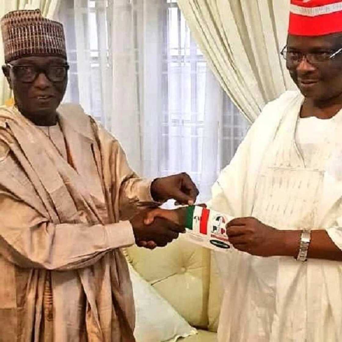 Tsohon Gwamnan Kano Kwankwaso ya karbi katin Jam'iyyar PDP Tsohon Gwamnan Kano Kwankwaso ya karbi katin Jam'iyyar PDP