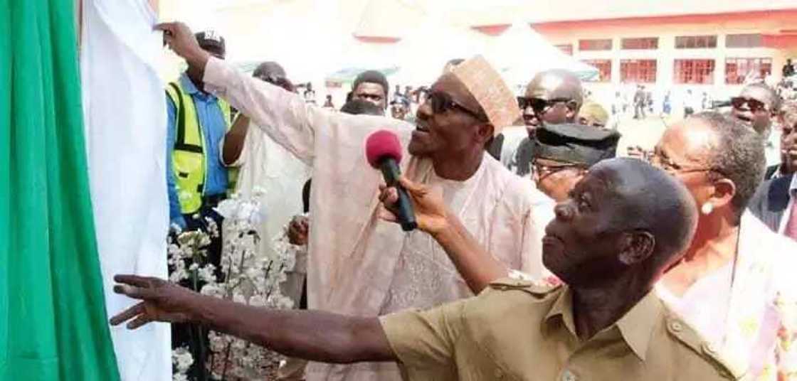 Shugaban kasa ya kaddamar da ayyuka a jihar Edo (Hoto) Shugaban kasa ya kaddamar da ayyuka a jihar Edo (Hoto)