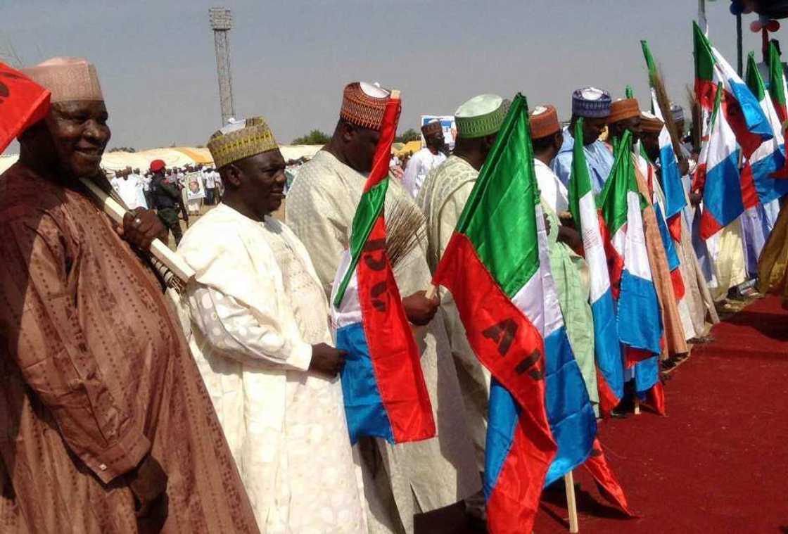 Babu wanda ya sauya sheka zuwa PDP daga APC - Kakakin APC ta yi martani Babu wanda ya sauya sheka zuwa PDP daga APC - Kakakin APC ta yi martani