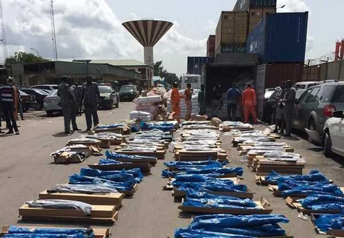 Hotunan bindigu 440 da aka kama a jihar Legas Hotunan bindigu 440 da aka kama a jihar Legas