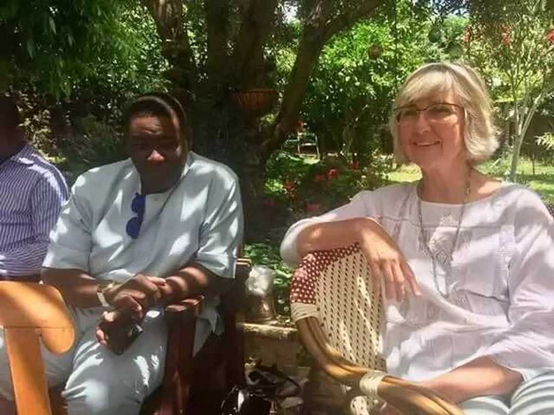 Excited Oyinbo Couple Hosted Pastor Adeboye and His Wife In Israel (Photos) Excited Oyinbo Couple Hosted Pastor Adeboye and His Wife In Israel (Photos)