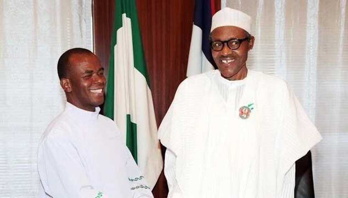 'Kun riga rana faduwa' - Babban Fasto a kudu ya ci fuskar Obi a gaban jama'a, bidiyo 'Kun riga rana faduwa' - Babban Fasto a kudu ya ci fuskar Obi a gaban jama'a, bidiyo