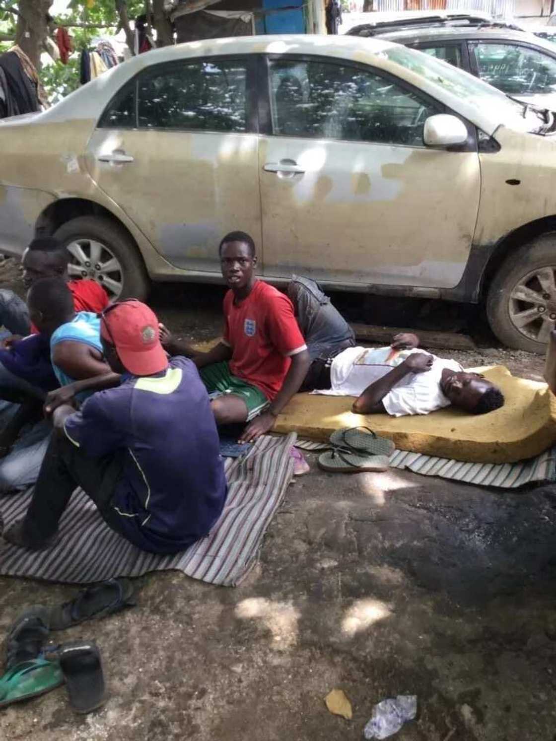 Daga Chibok zuwa Lagos: Yadda wasu masu gudun hijira ke fama a 'cunkus dakin tsumma' Daga Chibok zuwa Lagos: Yadda wasu masu gudun hijira ke fama a 'cunkus dakin tsumma'