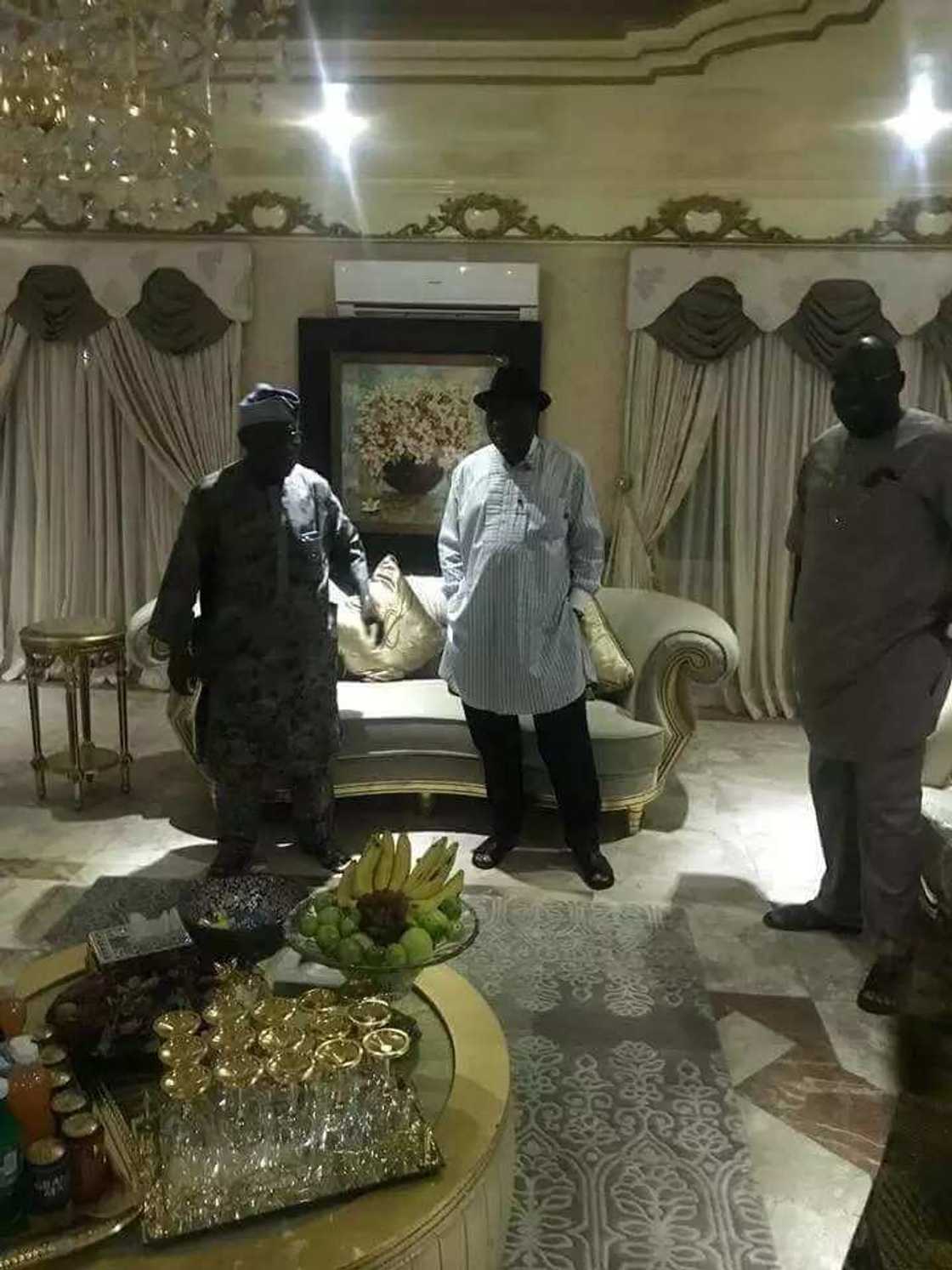 Breaking: Obasanjo visits Jonathan, Patience in Otuoke home in Bayelsa Breaking: Obasanjo visits Jonathan, Patience in Otuoke home in Bayelsa