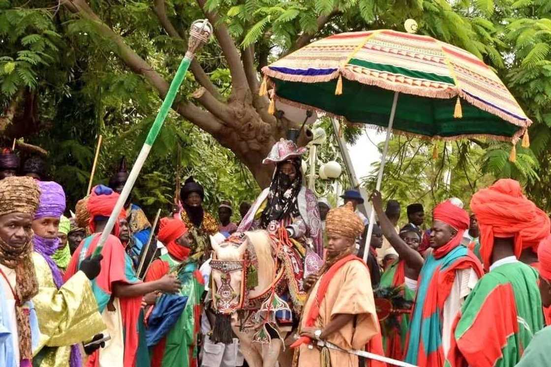Bikin babban Sallah: Sarkin Kano yayi Hawan Nasarawa (hotuna) Bikin babban Sallah: Sarkin Kano yayi Hawan Nasarawa (hotuna)