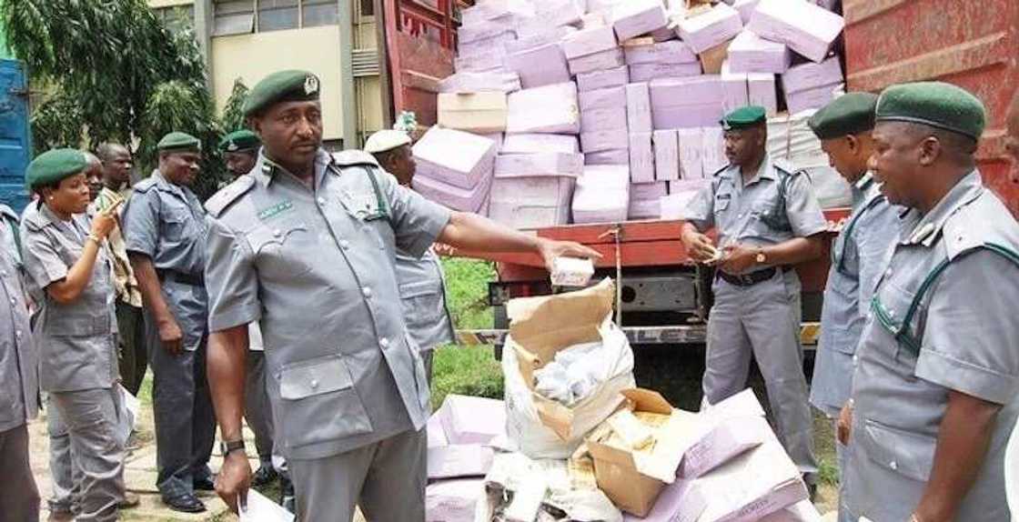 Jerin abubuwa 8 da Hukumar Kwastam ta hana fitar da su zuwa kasashen waje Jerin abubuwa 8 da Hukumar Kwastam ta hana fitar da su zuwa kasashen waje