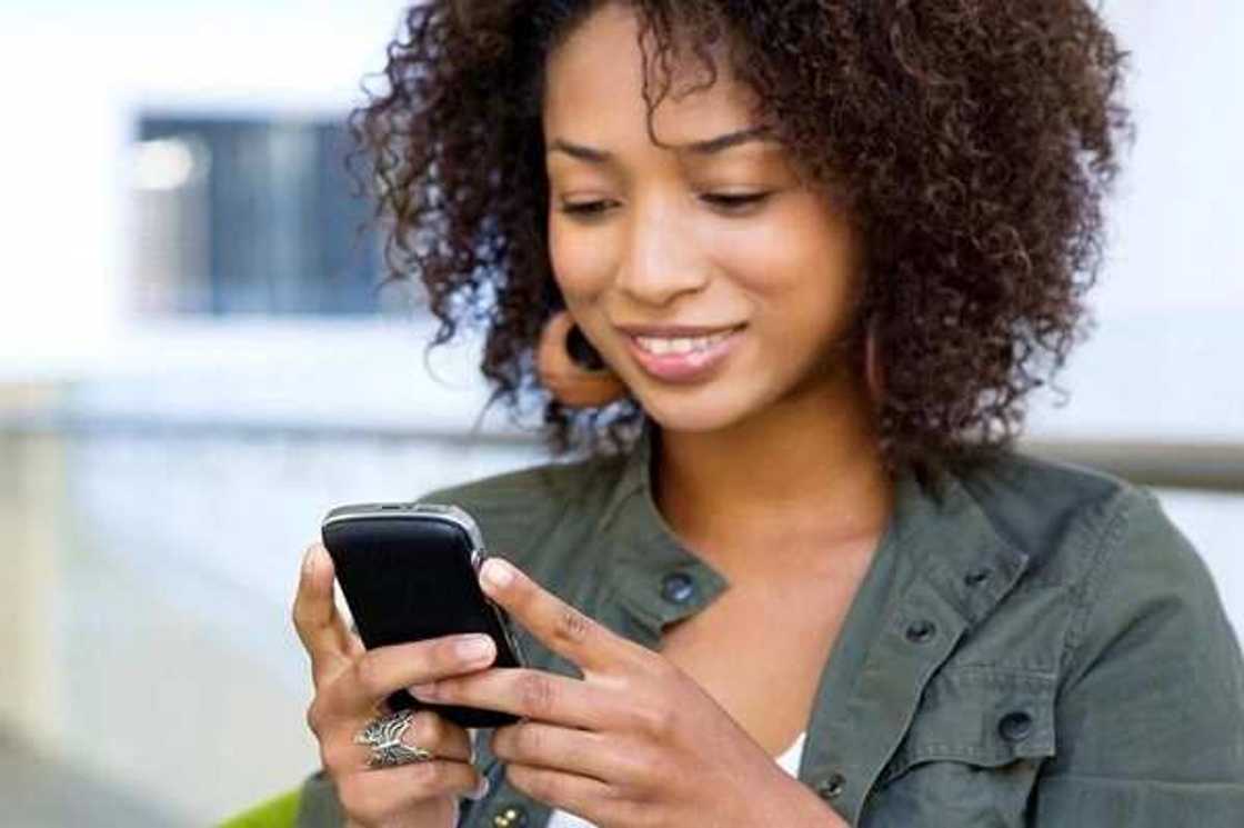 girl reads sms girl reads sms