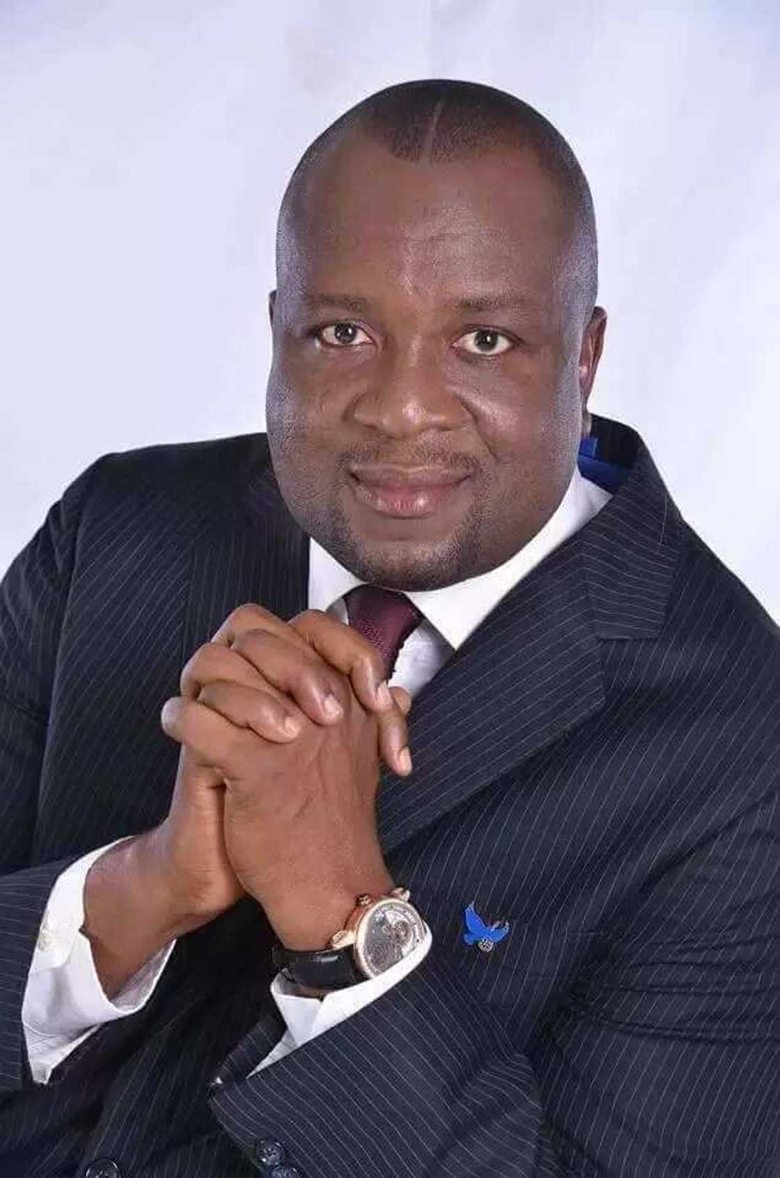 Trouble for PDP as strong chieftain dumps party (photos) Trouble for PDP as strong chieftain dumps party (photos)