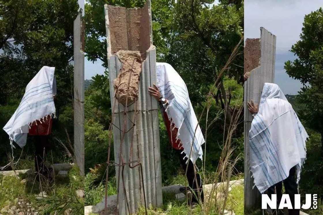 JUST IN: Nnamdi Kanu leaves Abuja, visits Enugu Cenotaph for prayers (photos) JUST IN: Nnamdi Kanu leaves Abuja, visits Enugu Cenotaph for prayers (photos)