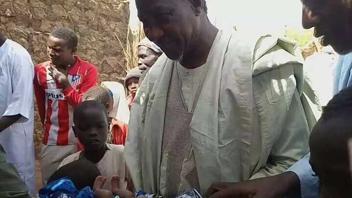 Gwamna Badaru ya yi wa matar da ta haifi yan hudu sha tara ta arziki