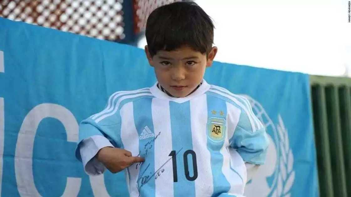 Messi ya faranta ma wani yaro dan kasar Afghanistan rai