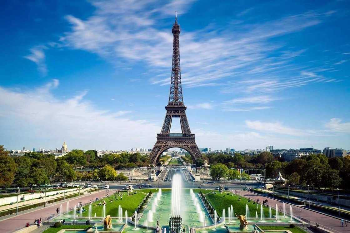 Paris Paris