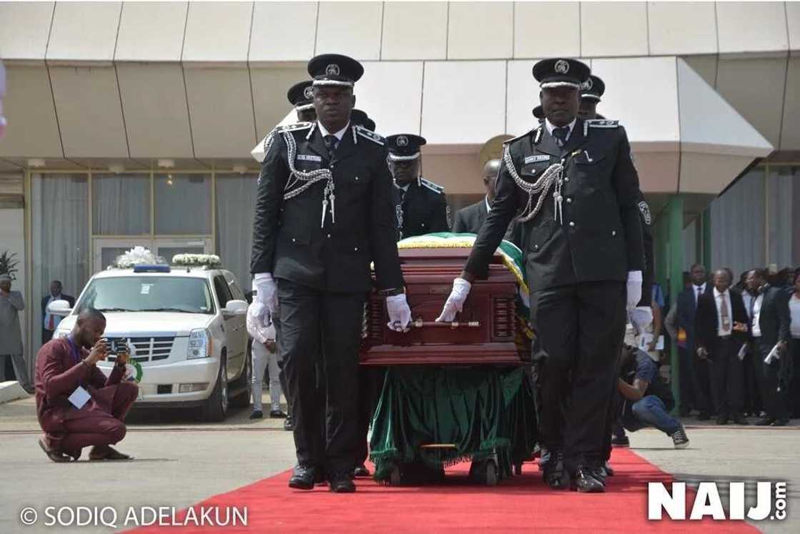 Breaking: Body of Alex Ekwueme arrives Abuja Breaking: Body of Alex Ekwueme arrives Abuja