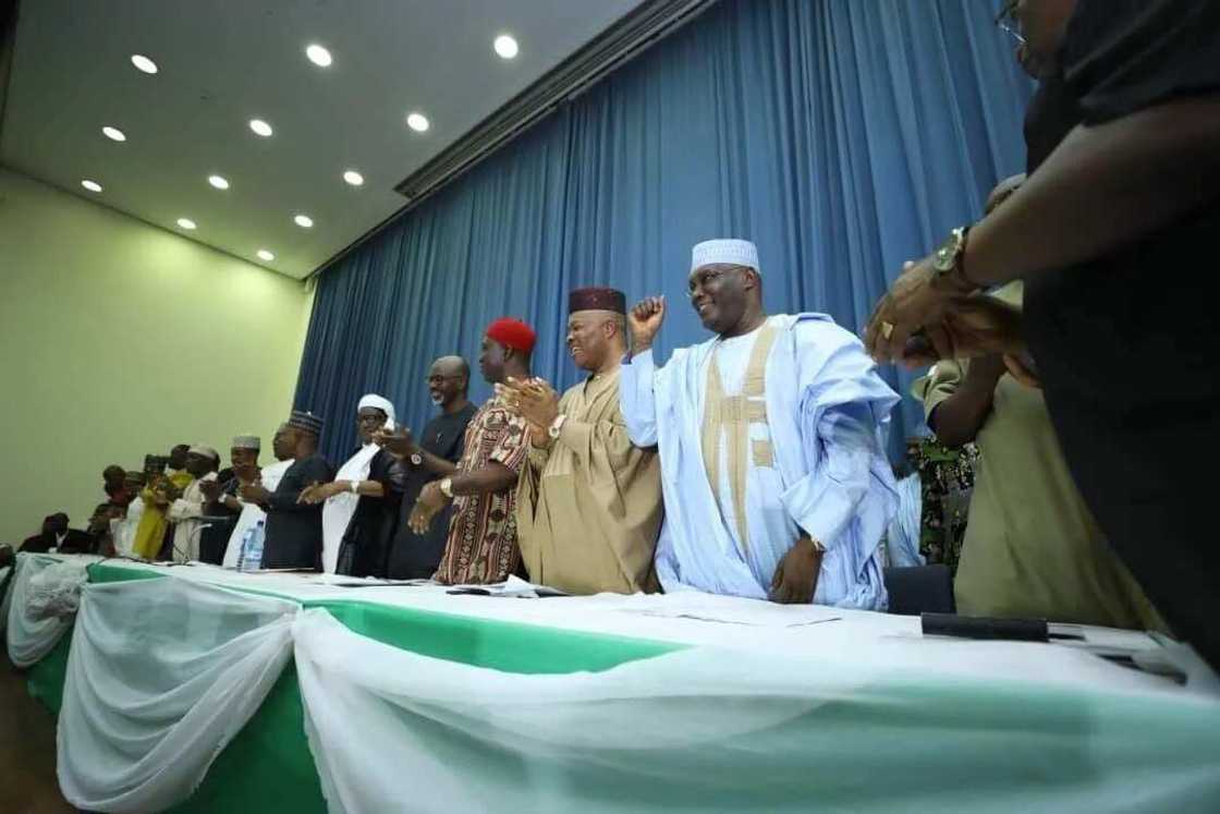 Hotun daga taron hadakar PDP, R-APC da ragowar jam'iyyu fiye da 30 domin hada karfi wuri guda Hotun daga taron hadakar PDP, R-APC da ragowar jam'iyyu fiye da 30 domin hada karfi wuri guda