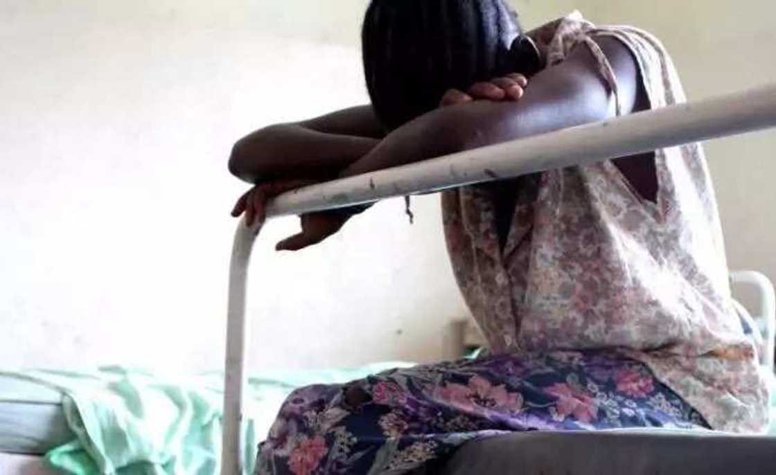 Wani da ya yiwa 'yar uwar sa mai shekaru 15 ciki a Kano ya dora laifi kan shaidan Wani da ya yiwa 'yar uwar sa mai shekaru 15 ciki a Kano ya dora laifi kan shaidan