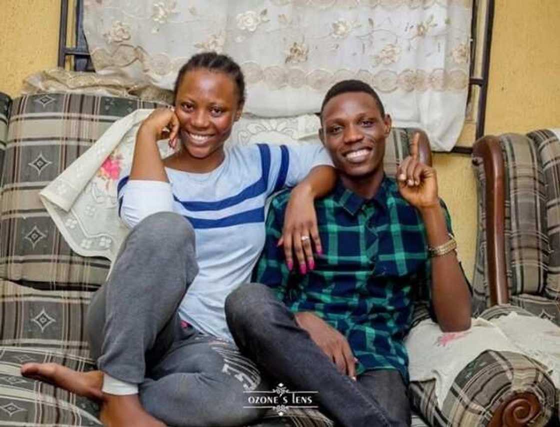Nigerian man proposes to his girlfriend at the same spot he met her five years ago Nigerian man proposes to his girlfriend at the same spot he met her five years ago