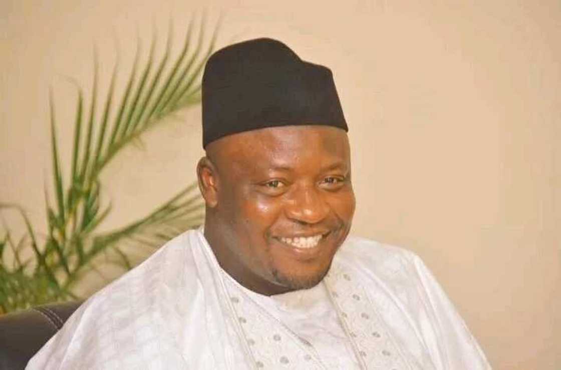 Yanzu Yanzu: Kawu ya nuna bakin ciki kan yawan sauya sheka da yan takarar APC suka yi a Kano Yanzu Yanzu: Kawu ya nuna bakin ciki kan yawan sauya sheka da yan takarar APC suka yi a Kano