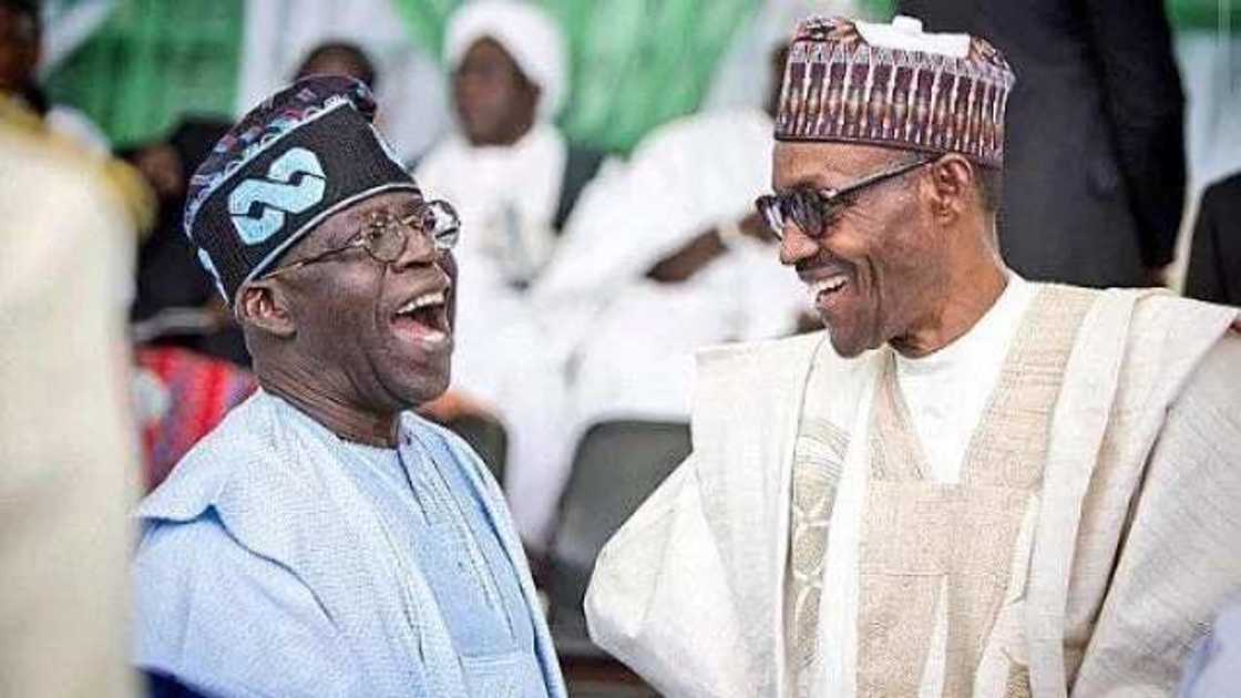 Tinubu ya jaddada mubaya’a ga shugaba Buhari: Bana karuwancin siyasa, ina tare da Buhari ɗari bisa ɗari Tinubu ya jaddada mubaya’a ga shugaba Buhari: Bana karuwancin siyasa, ina tare da Buhari ɗari bisa ɗari