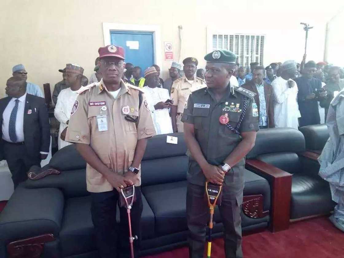 Labari cikin hotuna: Shugaba Buhari ya shiga jirgin kasa tare da Gwamna El-Rufai Labari cikin hotuna: Shugaba Buhari ya shiga jirgin kasa tare da Gwamna El-Rufai