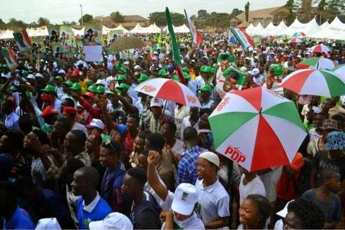 Sanata Mohammed Abba-Aji ya sauya sheka daga APC zuwa PDP Sanata Mohammed Abba-Aji ya sauya sheka daga APC zuwa PDP