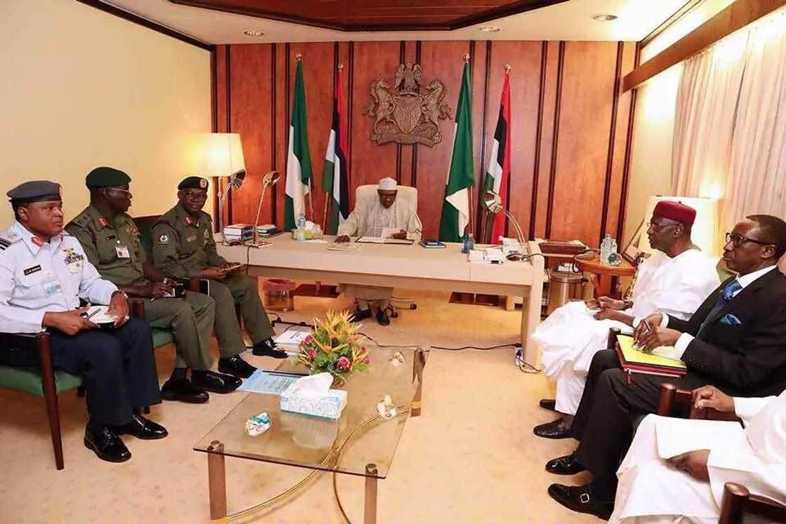 BREAKING: President Buhari meets with service chiefs in his residence BREAKING: President Buhari meets with service chiefs in his residence