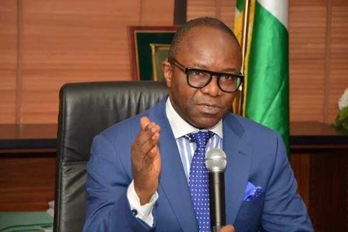 Gwamnatin tarayya ba zata sayar da matatun man fetur ba - Kachikwu Gwamnatin tarayya ba zata sayar da matatun man fetur ba - Kachikwu