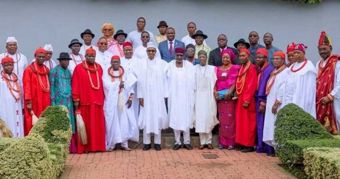 Shugaba Buhari na ganawa da Sarakunan Gargajiya na Isoko a Fadar sa ta Aso Villa Shugaba Buhari na ganawa da Sarakunan Gargajiya na Isoko a Fadar sa ta Aso Villa