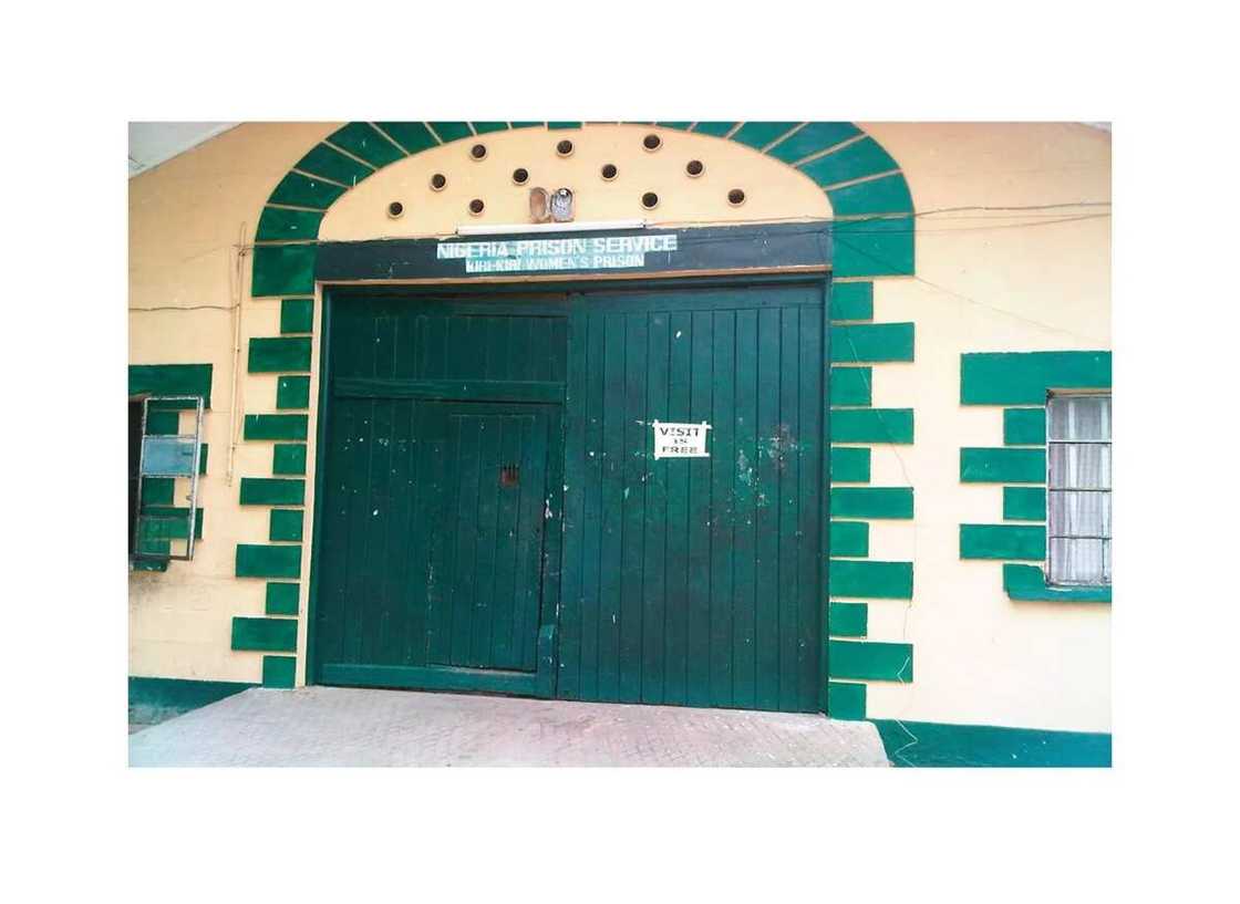 An sallamo mutane 100 daga gidan kurkukun Kiri Kiri na jihar Legas An sallamo mutane 100 daga gidan kurkukun Kiri Kiri na jihar Legas