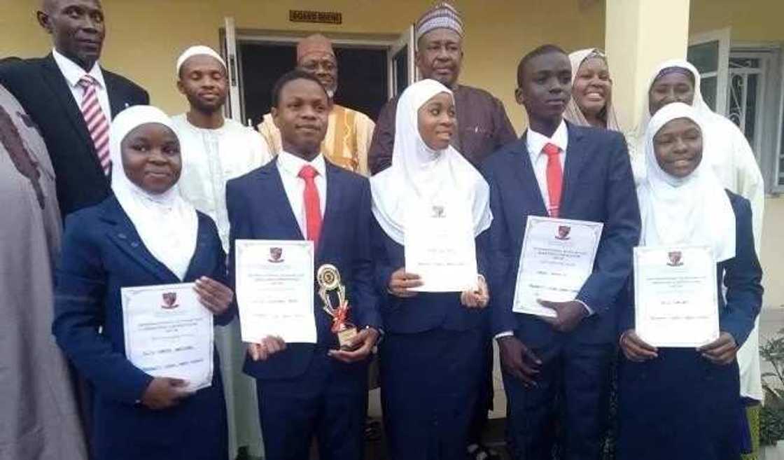 Daliban Najeriya yan Arewa da suka ciri tuta a kasar waje sun dawo gida (hoto) Daliban Najeriya yan Arewa da suka ciri tuta a kasar waje sun dawo gida (hoto)