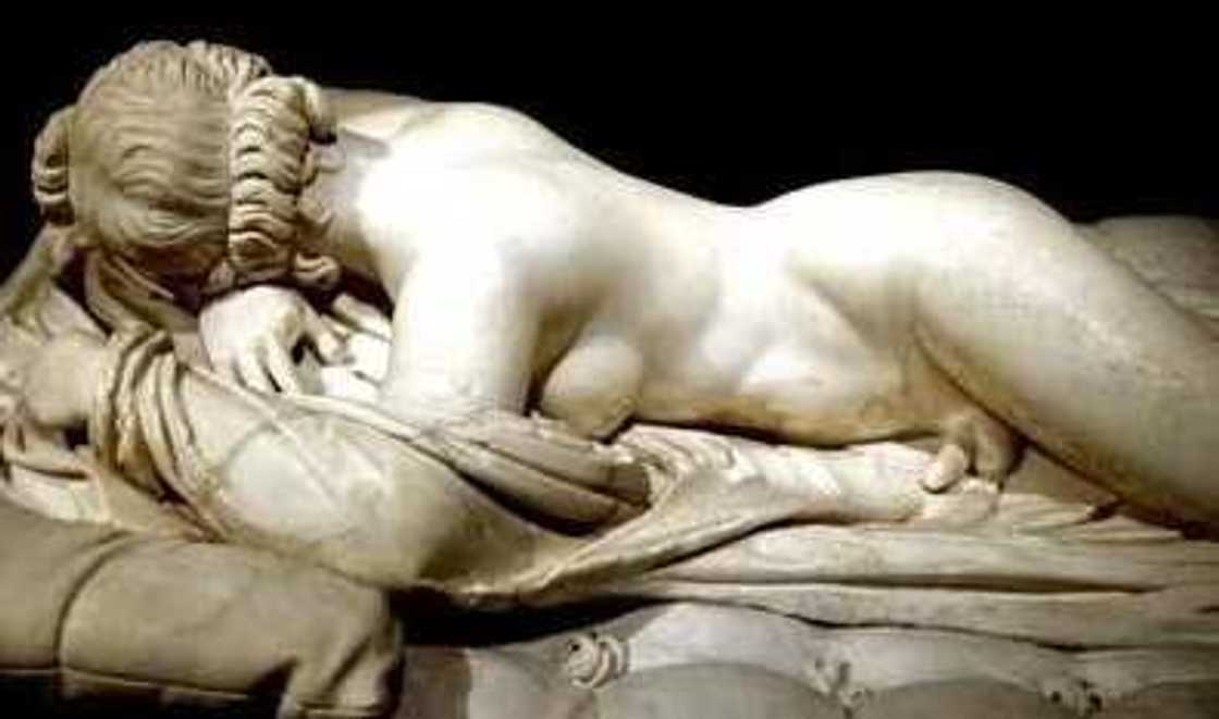 Rayuwar kunci ta mata-maza da 'yan daudu a Najeriya Rayuwar kunci ta mata-maza da 'yan daudu a Najeriya