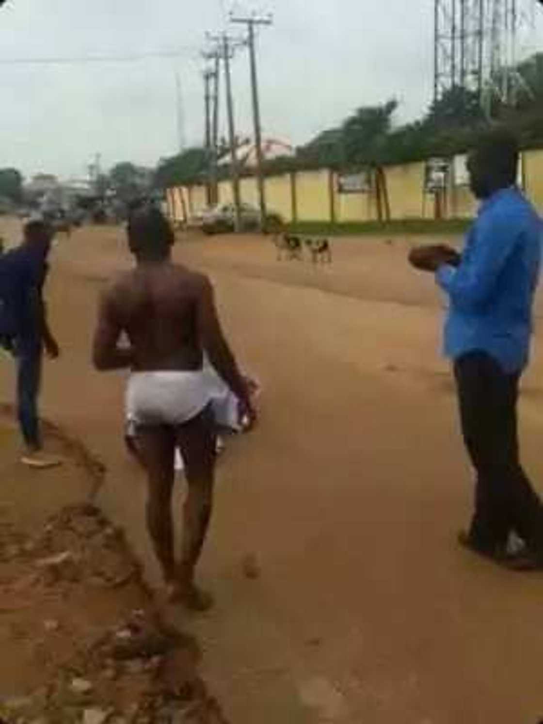 An kama Pastor yana zina da matar aure An kama Pastor yana zina da matar aure