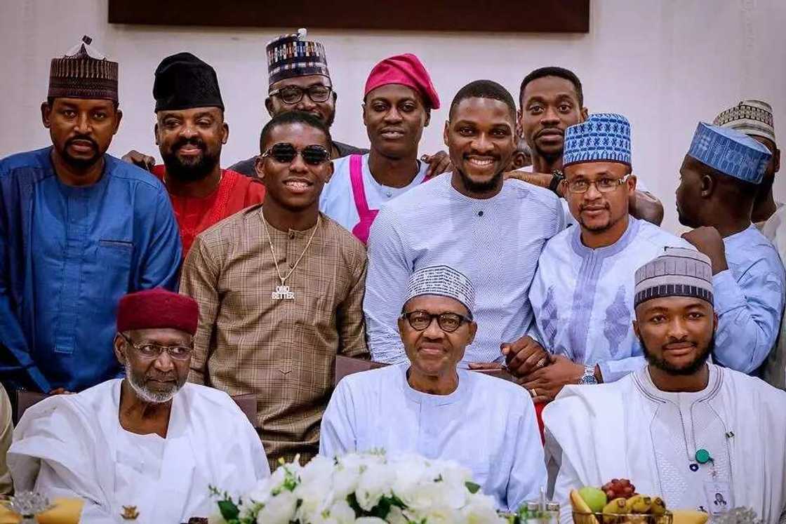 Shugaba Buhari ya shiryawa kungiyoyin matasa da masu nishadantarwa shan ruwa