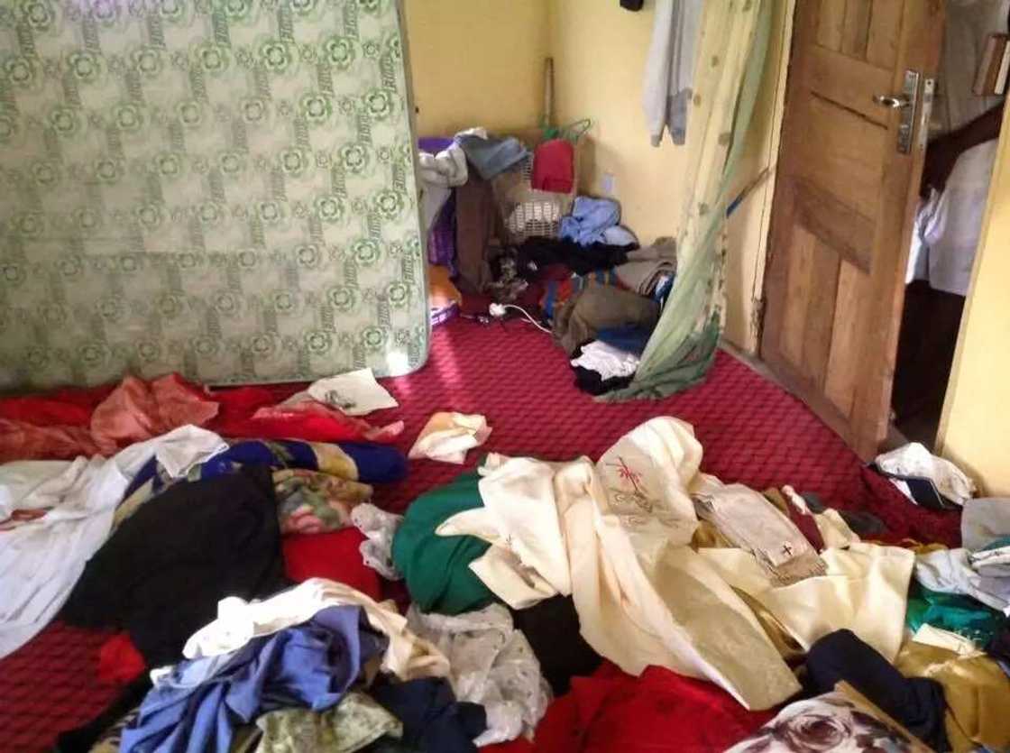 Soldiers search Catholic church and priest's house for weapons, Nigerians react (see photos) Soldiers search Catholic church and priest's house for weapons, Nigerians react (see photos)