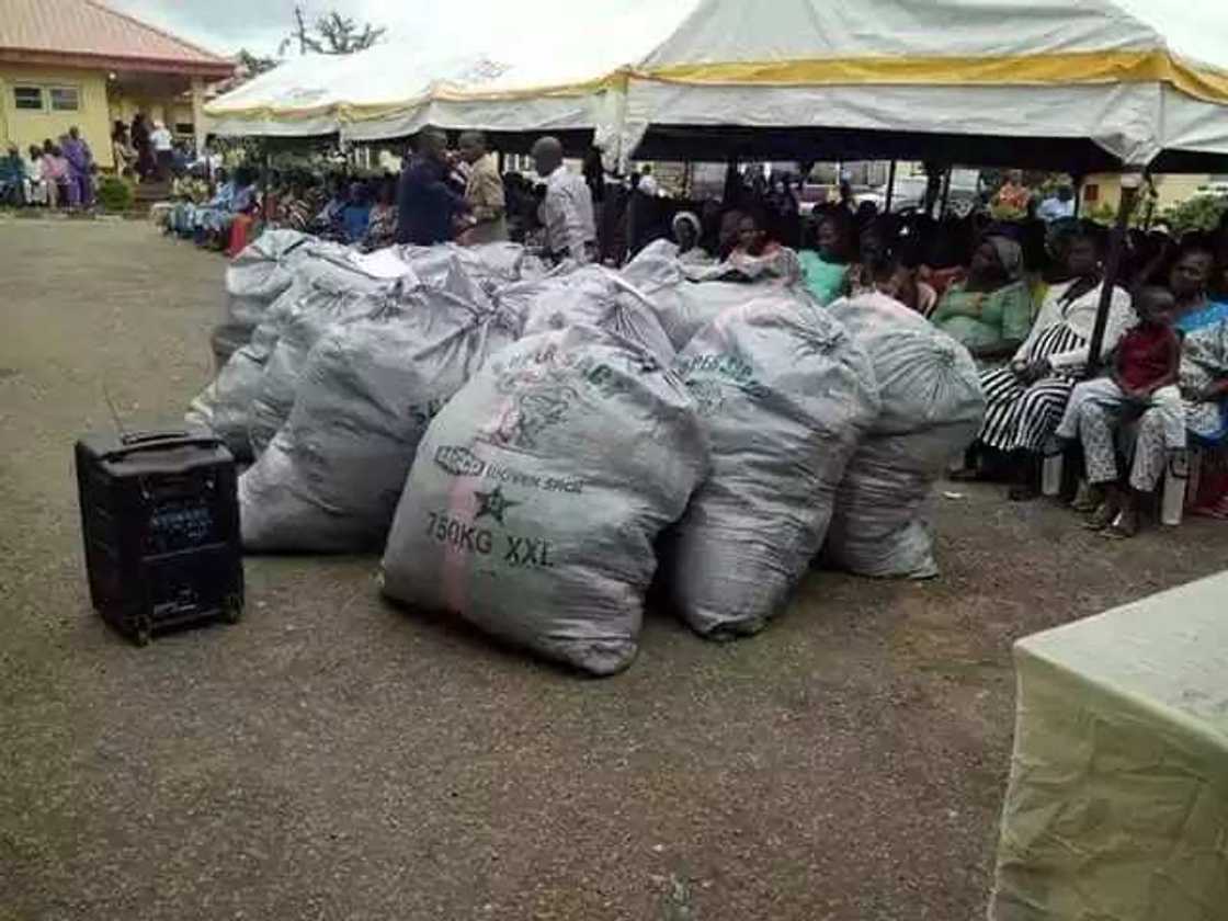 Matar Gwamna Fayosen tayi kyan kai Matar Gwamna Fayosen tayi kyan kai