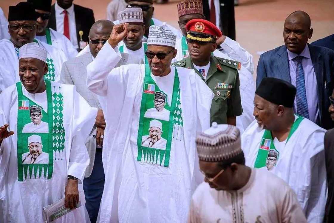 Ayyukan da shugaba Buhari ya kaddamar a ziyarar day a kai Jihar Jigawa (hotuna) Ayyukan da shugaba Buhari ya kaddamar a ziyarar day a kai Jihar Jigawa (hotuna)