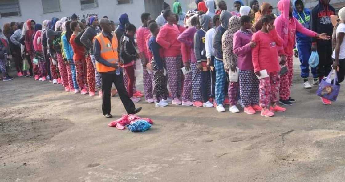 'Yan Najeriya 186 sun dawo daga Kasar Libya 'Yan Najeriya 186 sun dawo daga Kasar Libya