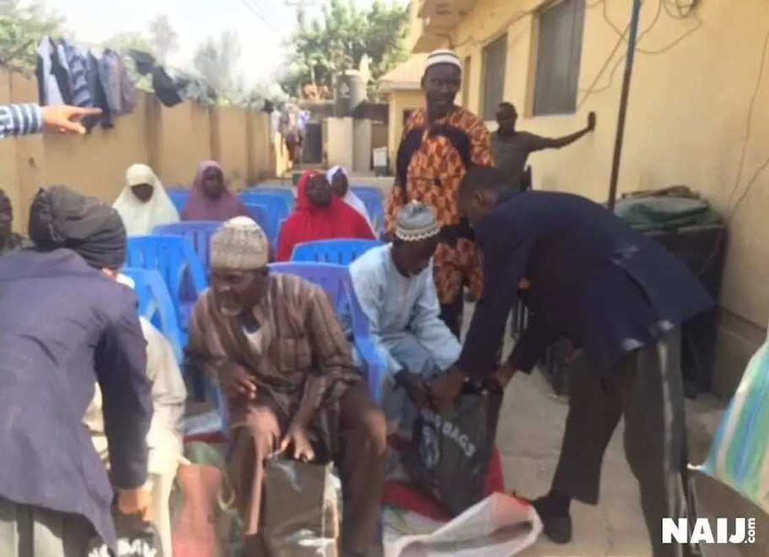 Students pay visit to old people's home in Abuja Students pay visit to old people's home in Abuja