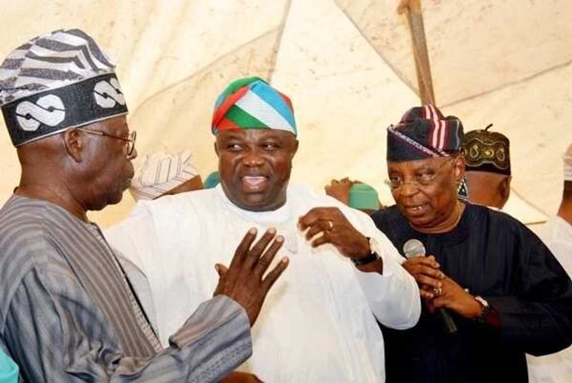 Mambobin jam’iyyar PDP, ADP, DPN sun sauya sheka zuwa APC a Lagas Mambobin jam’iyyar PDP, ADP, DPN sun sauya sheka zuwa APC a Lagas